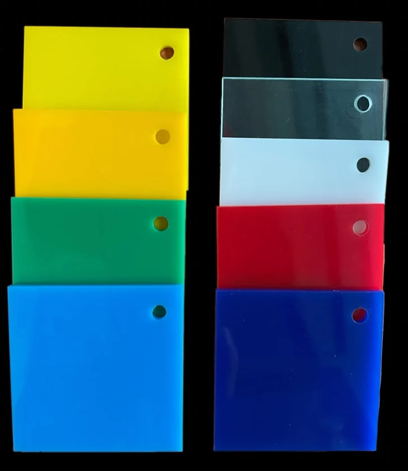 Muestras de acrílico en colores intensos