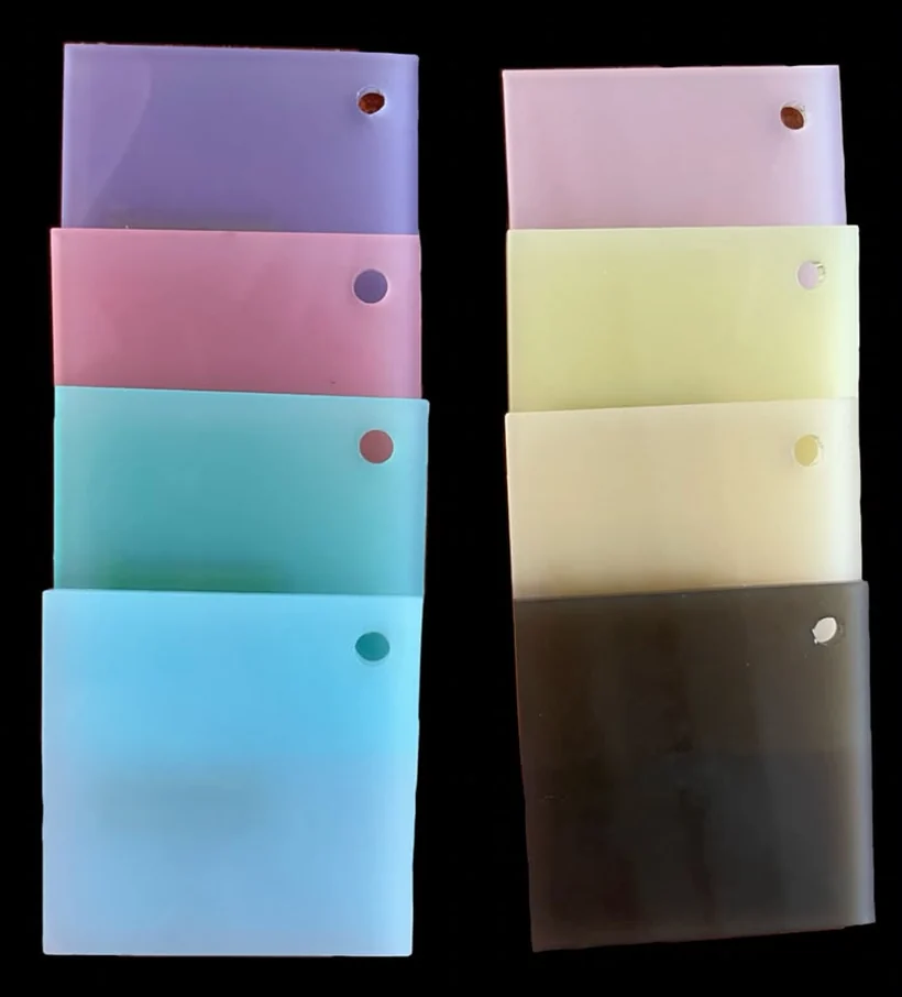 Muestras de acrílico en colores pastel